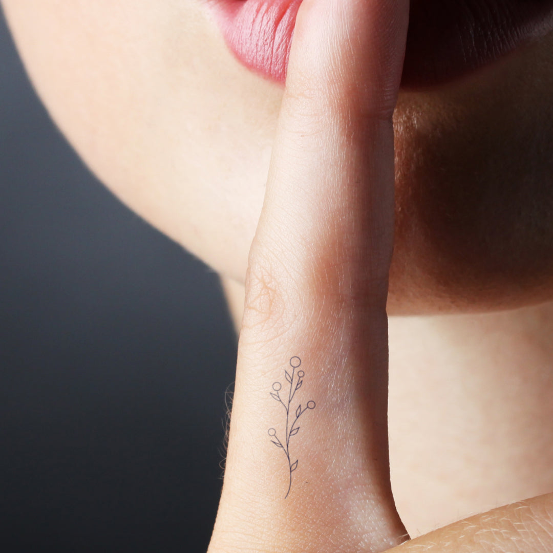 Flower Tattoos on Hand: Soft & Elegant